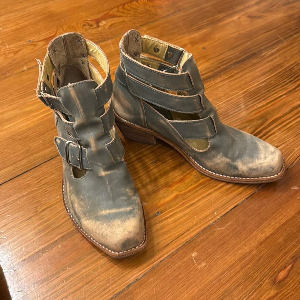 Latigo boots